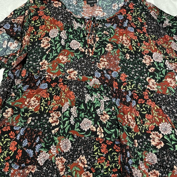 Torrid Dark Floral Top - Picture 7 of 11